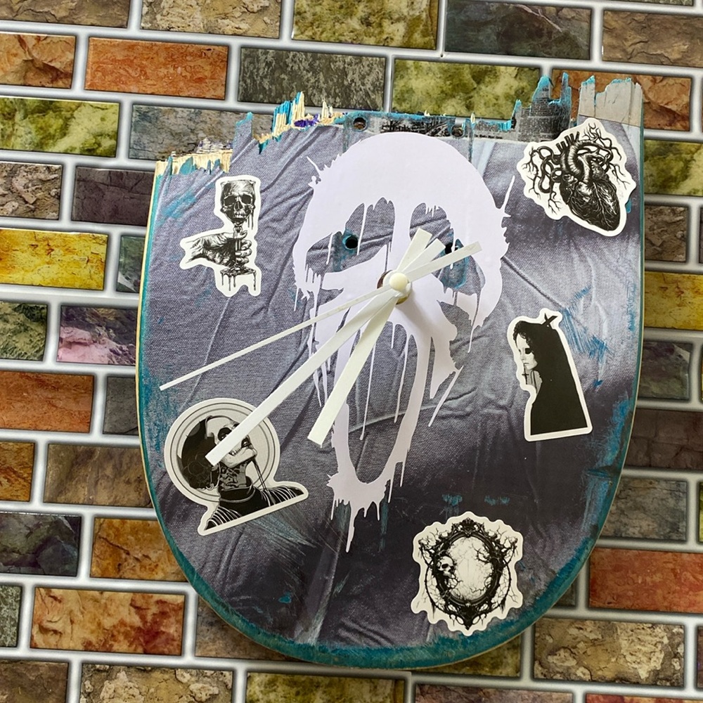 Skateboard clock